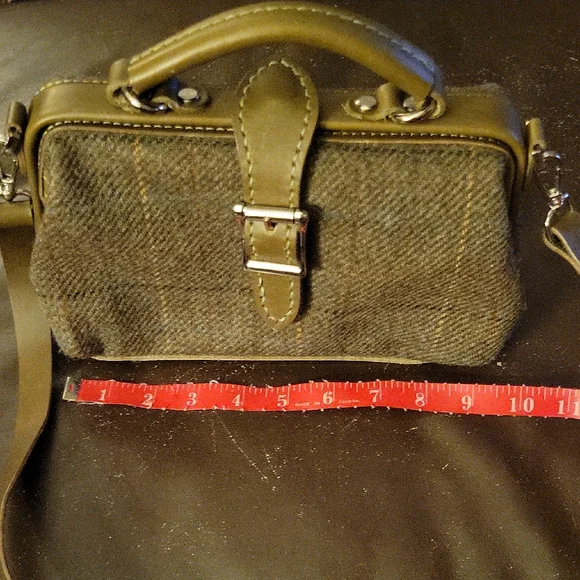 Stylish Olive Green Tweed Handbag - Picture 2 of 5